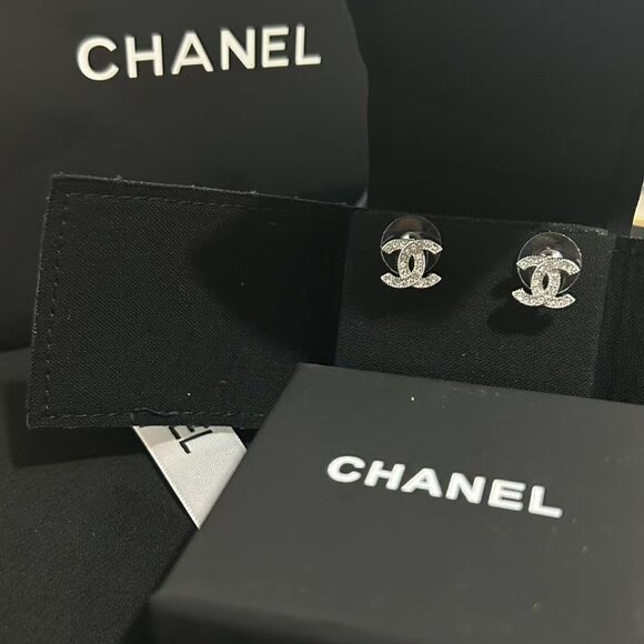 Chanel classic silver double C earrings - Picture 1 of 4